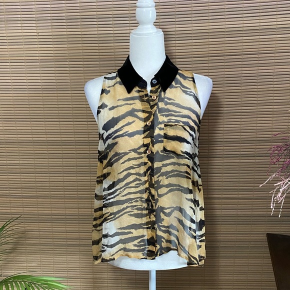 Sheer animal print blouse, velvety collar, button front, versatile - Picture 1 of 10